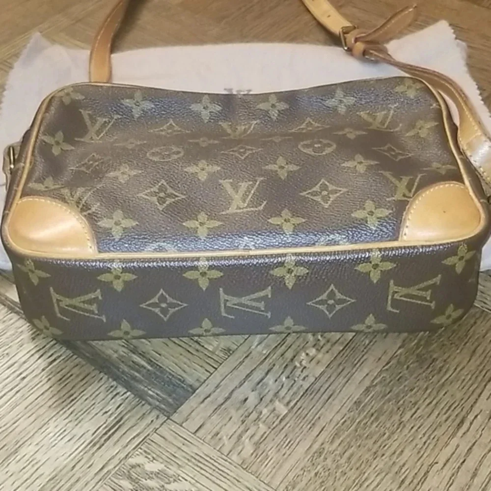 Louis Vuitton Monogram Trocadero Crossbody Bag - Picture 4 of 16